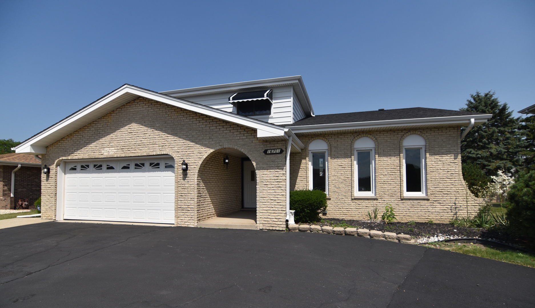 16701 Clyde Avenue, South Holland, IL 60473