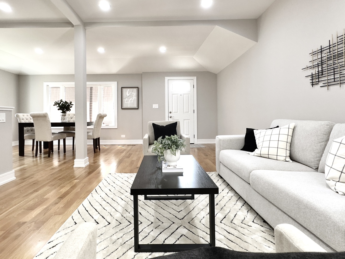 4119 N Meade Avenue, Chicago, IL 60634