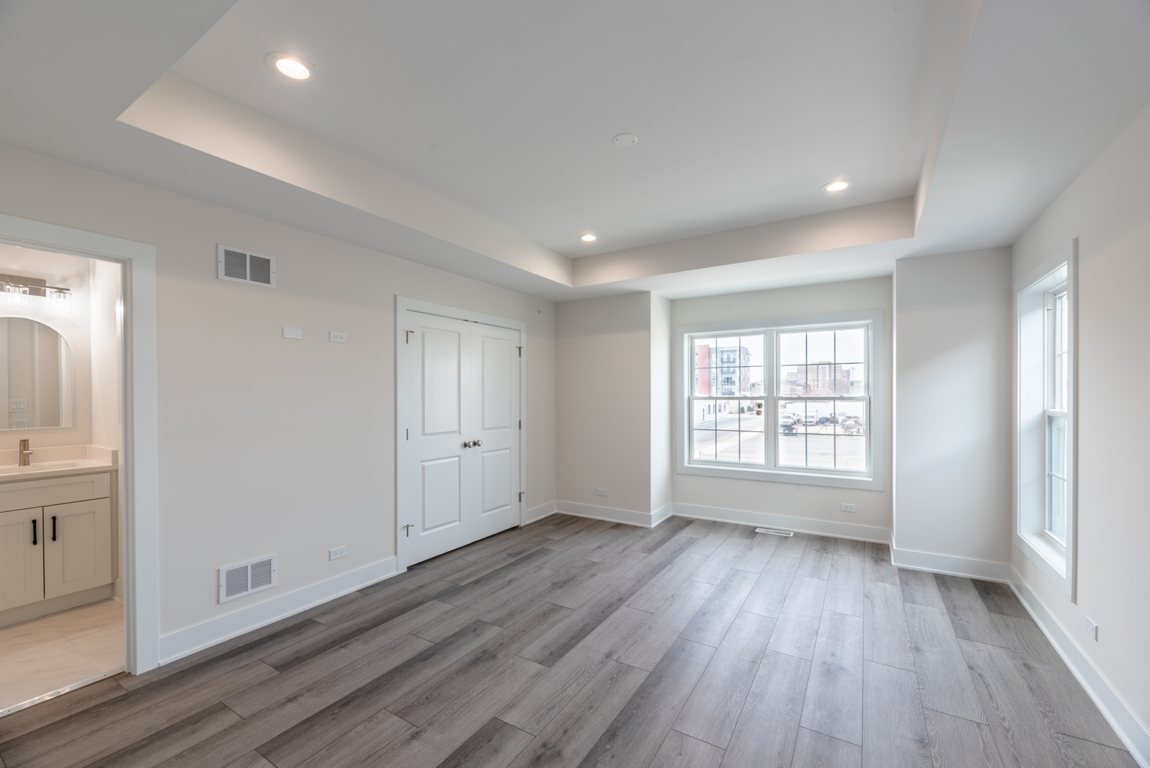 9 N Beverly Lane, Arlington Heights, IL 60004
