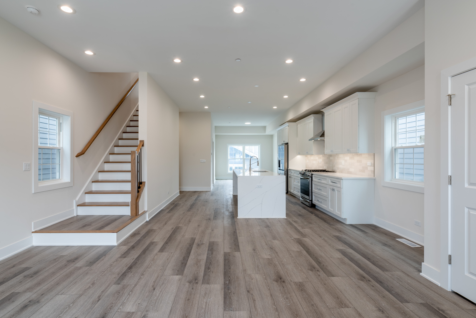 9 N Beverly Lane, Arlington Heights, IL 60004