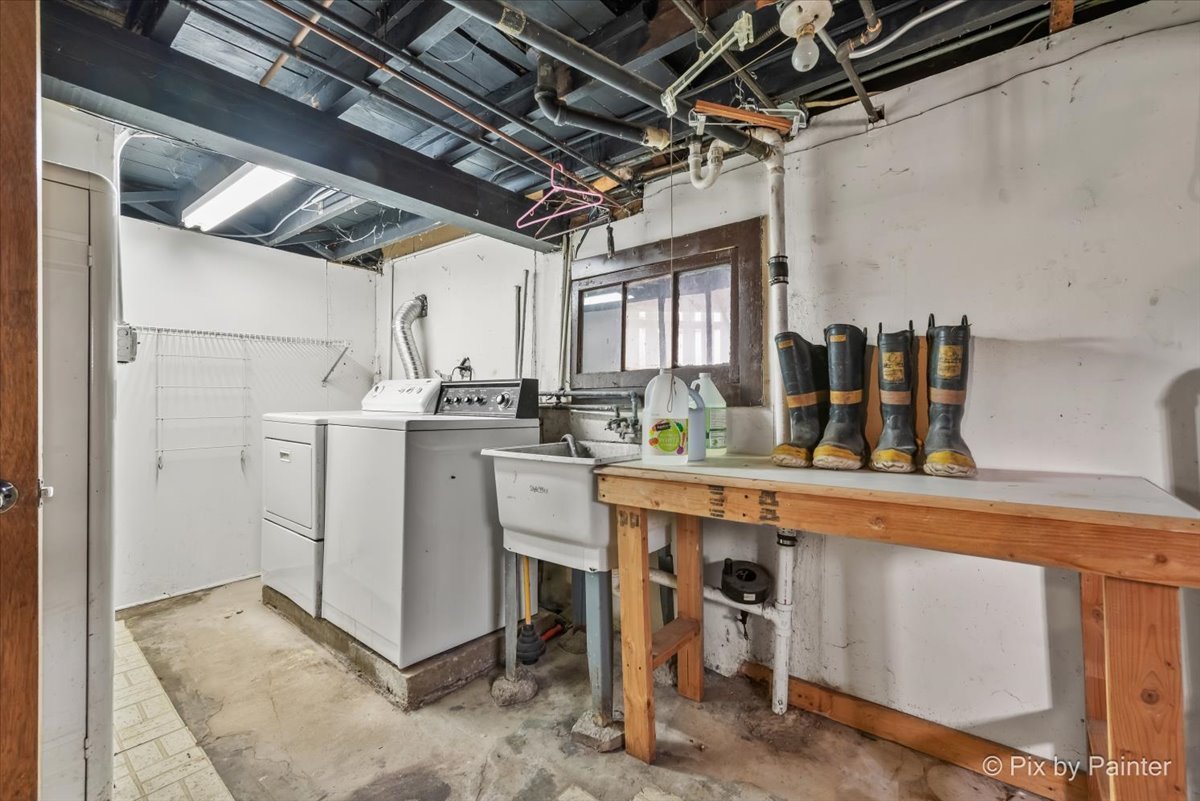 111 S Cornell Avenue, Villa Park, IL 60181