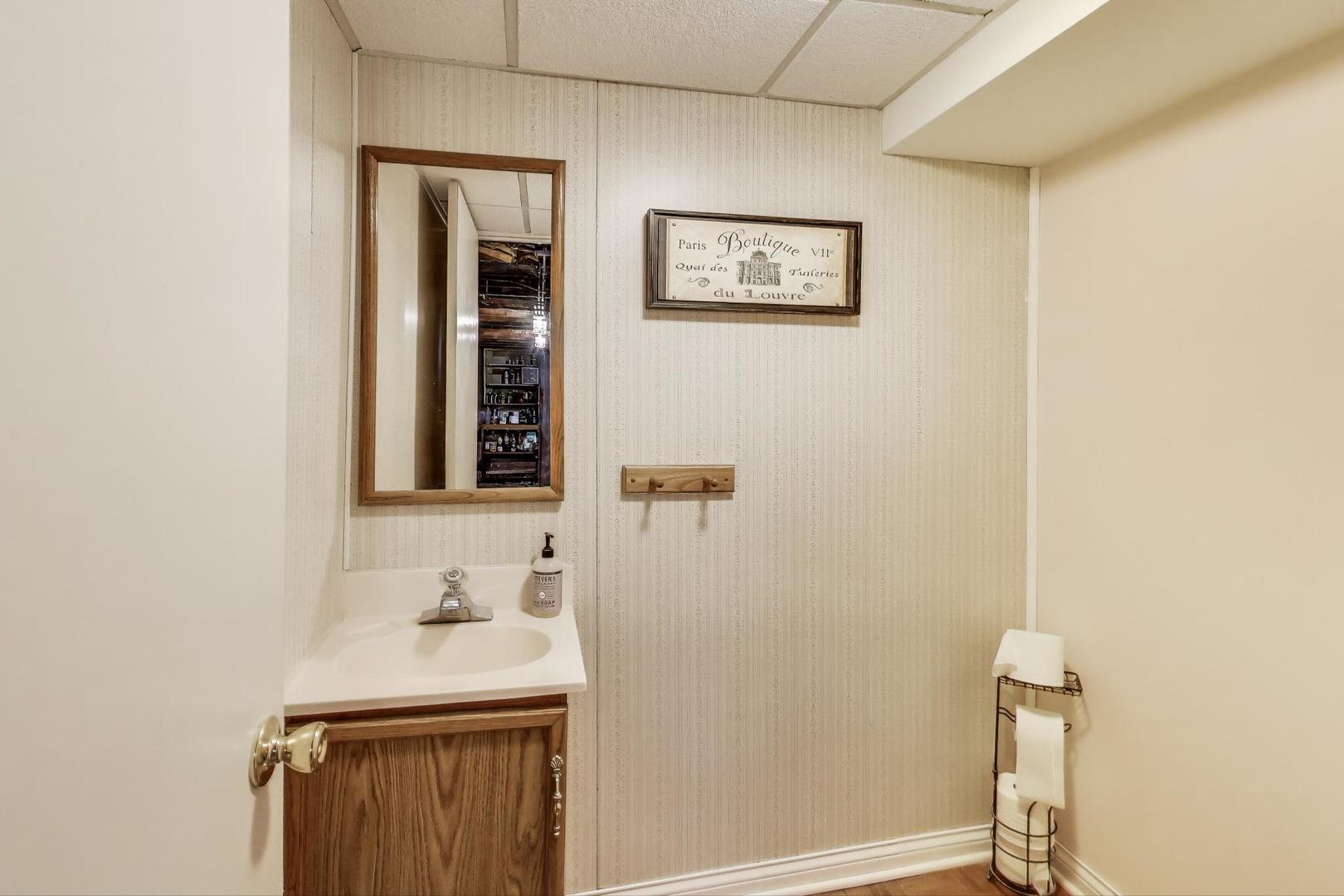 201 W Council Trail, Mount Prospect, IL 60056