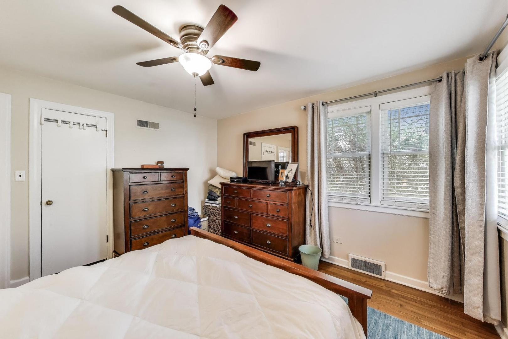 201 W Council Trail, Mount Prospect, IL 60056