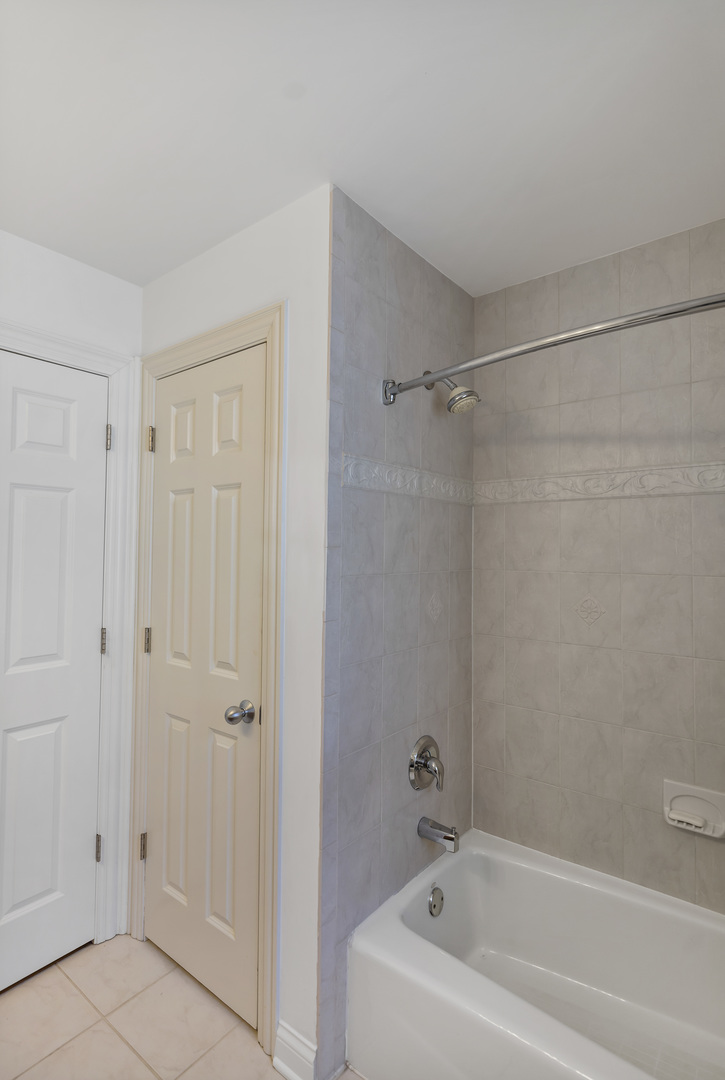 427 W Natoma Avenue, Addison, IL 60101