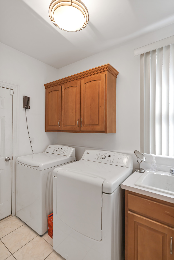 427 W Natoma Avenue, Addison, IL 60101