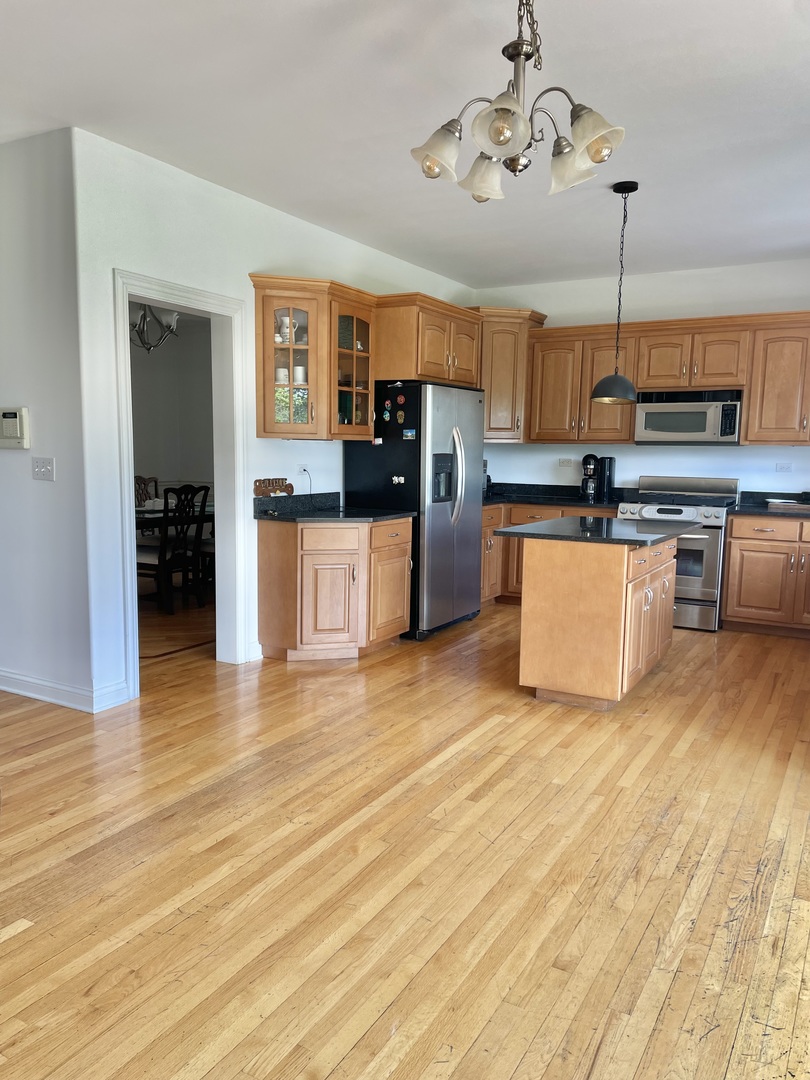 427 W Natoma Avenue, Addison, IL 60101