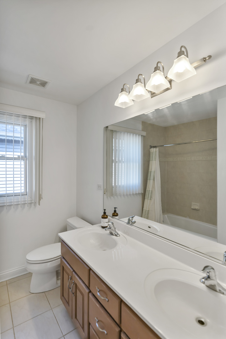 427 W Natoma Avenue, Addison, IL 60101