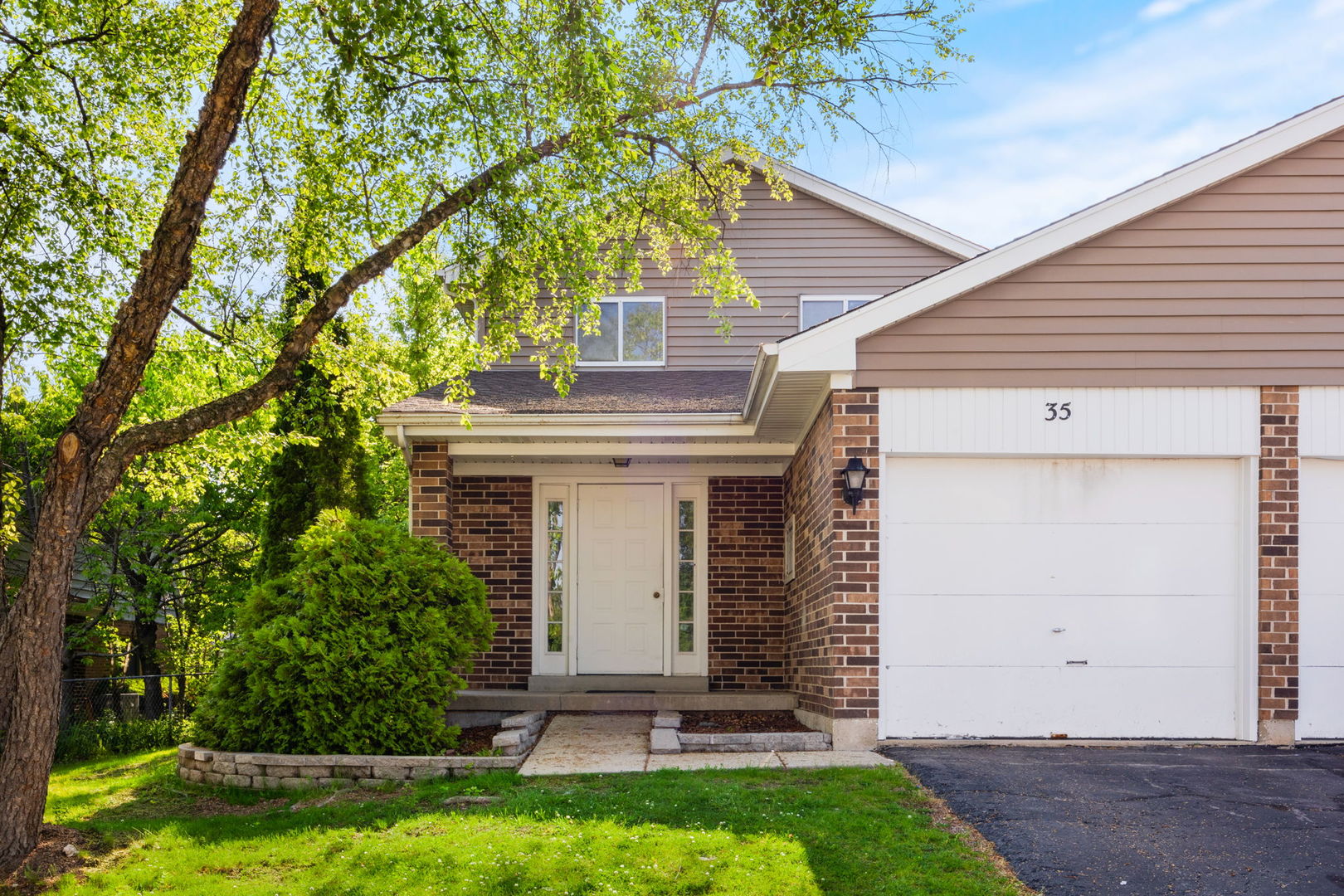 35 Terry Drive #A, Roselle, IL 60172