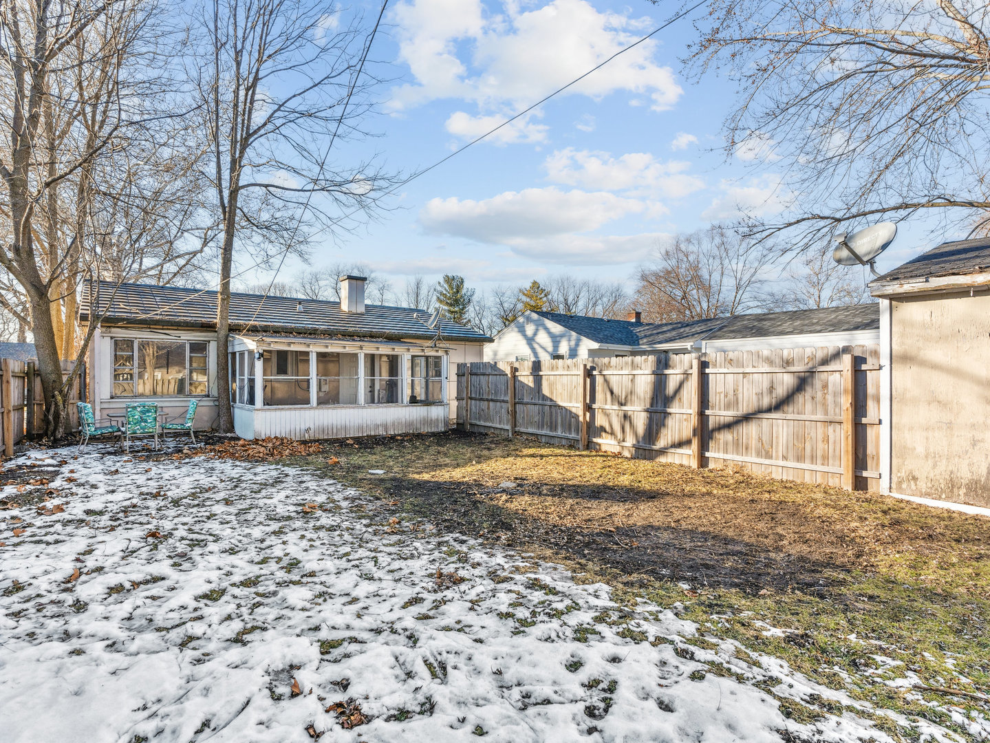 32 S Rosedale Avenue, Aurora, IL 60506