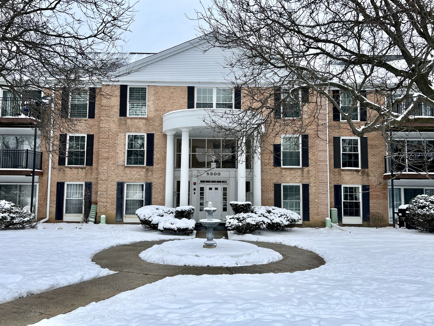 5300 Carriageway Drive #212, Rolling Meadows, IL 60008
