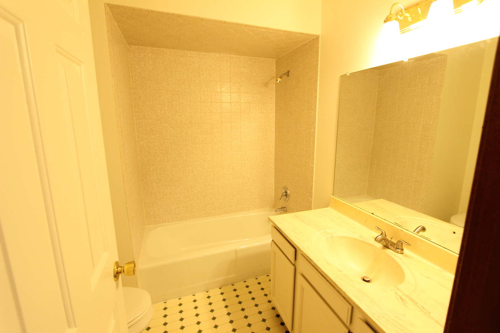 1111 E Jefferson Street #3, Bloomington, IL 61701