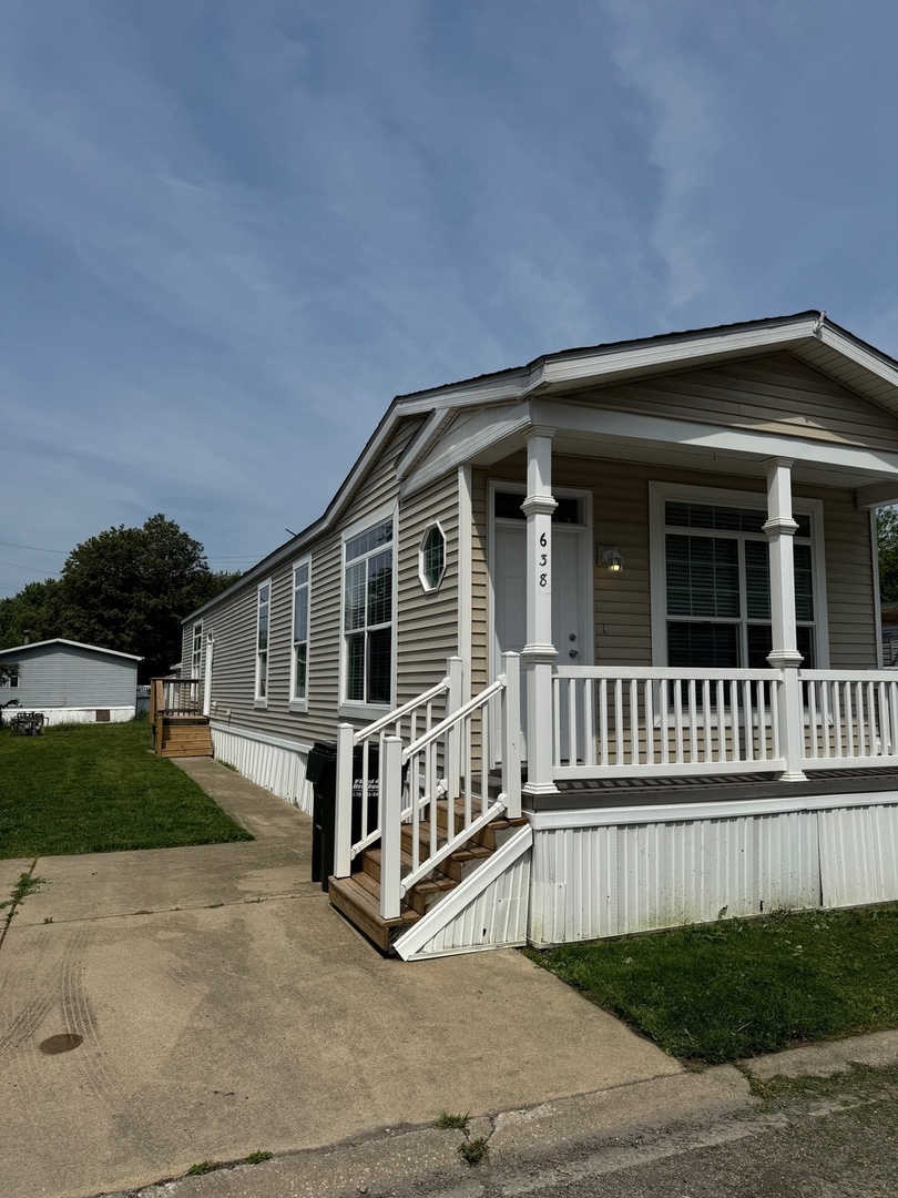 638 Sterling West Drive #638, Justice, IL 60458