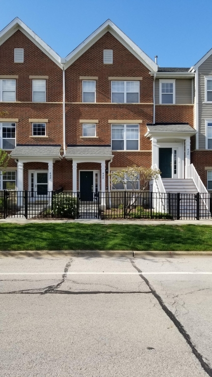 424 W Wood Street #424, Palatine, IL 60067
