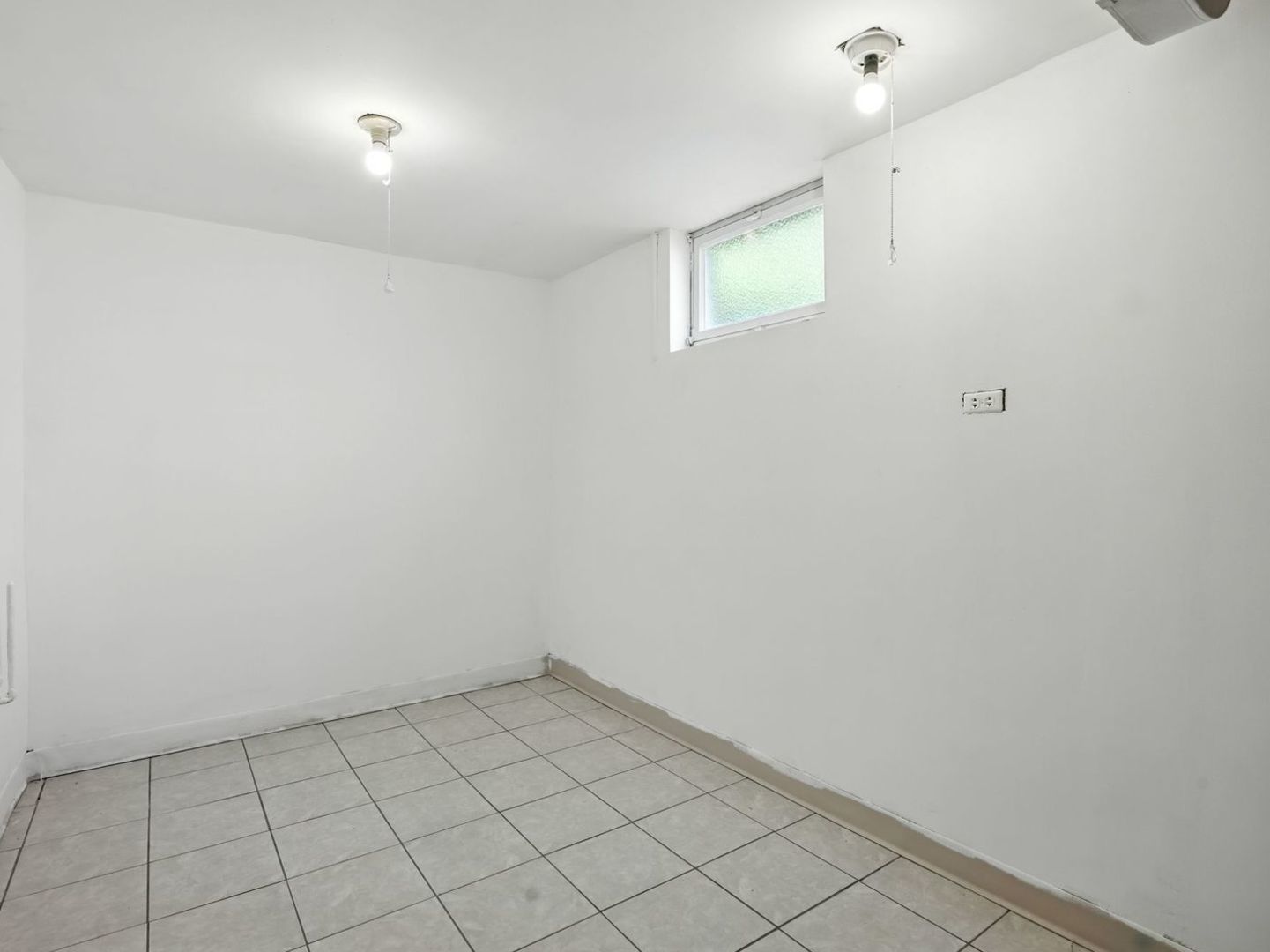 725 E 161st Street, South Holland, IL 60473