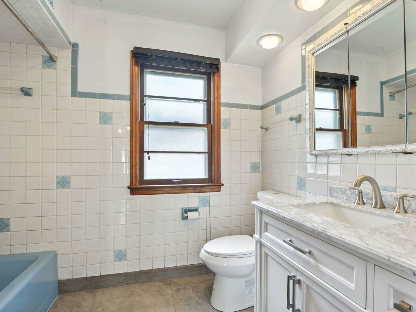 725 E 161st Street, South Holland, IL 60473