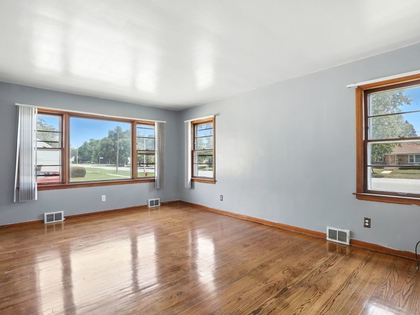 725 E 161st Street, South Holland, IL 60473