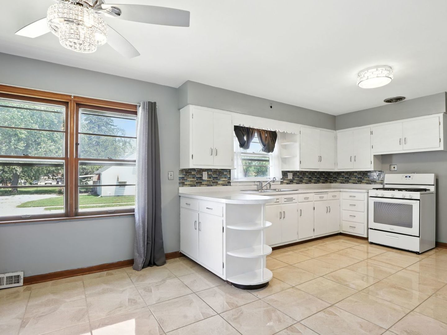 725 E 161st Street, South Holland, IL 60473