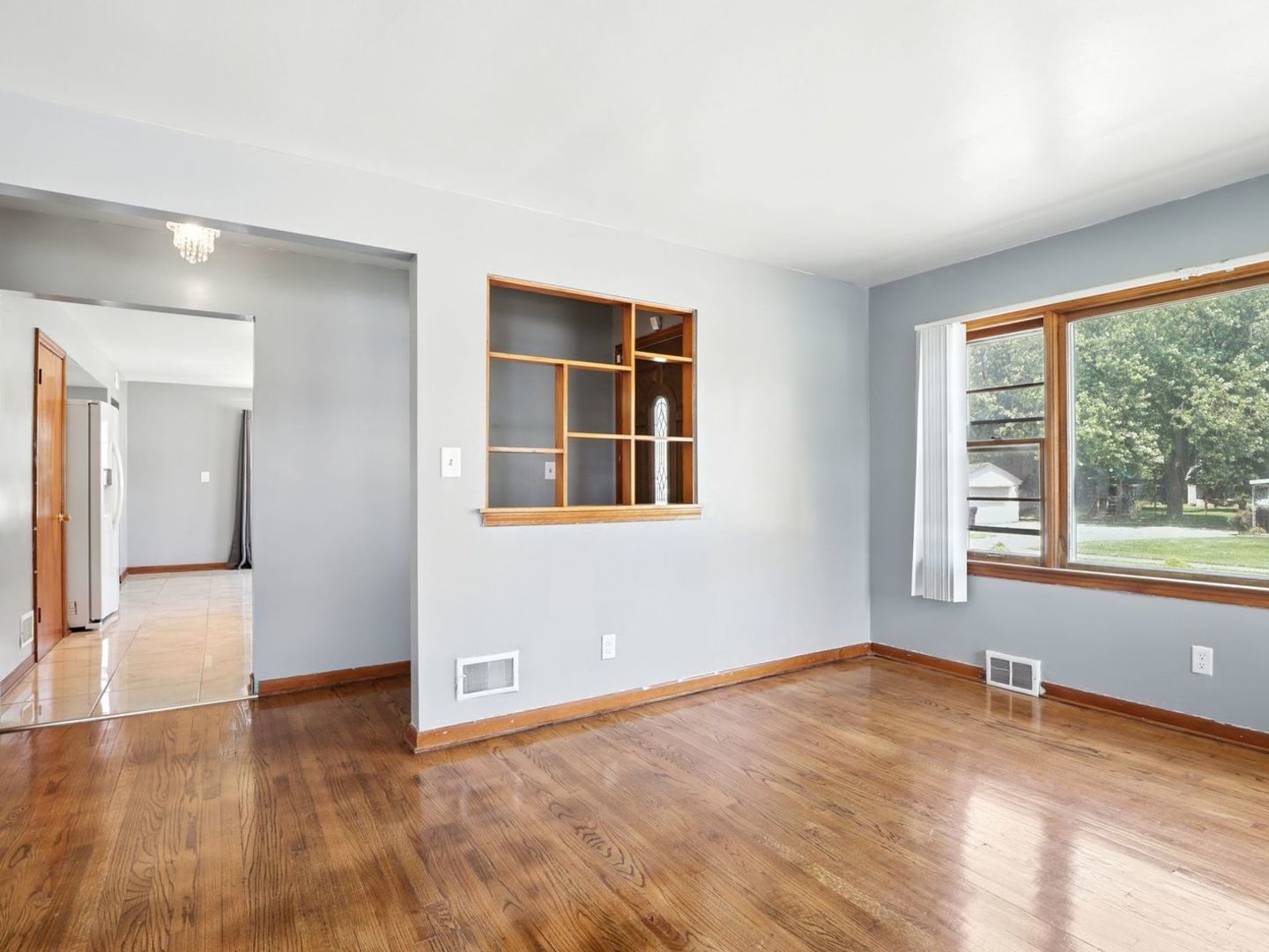 725 E 161st Street, South Holland, IL 60473