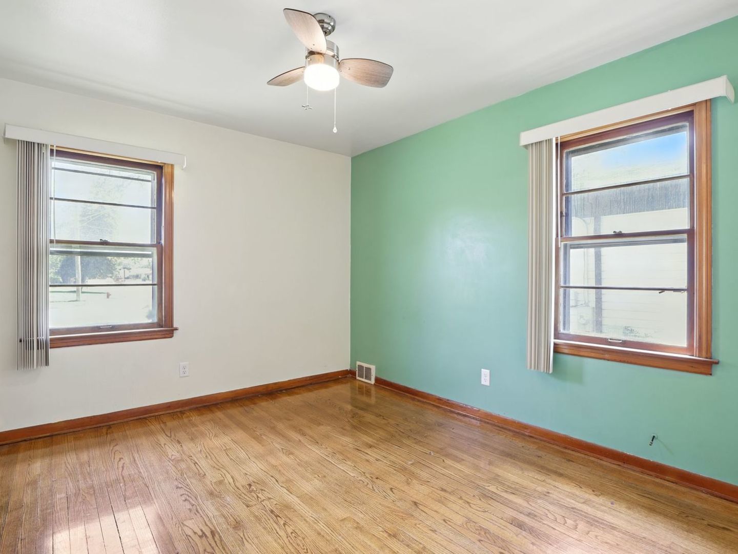 725 E 161st Street, South Holland, IL 60473