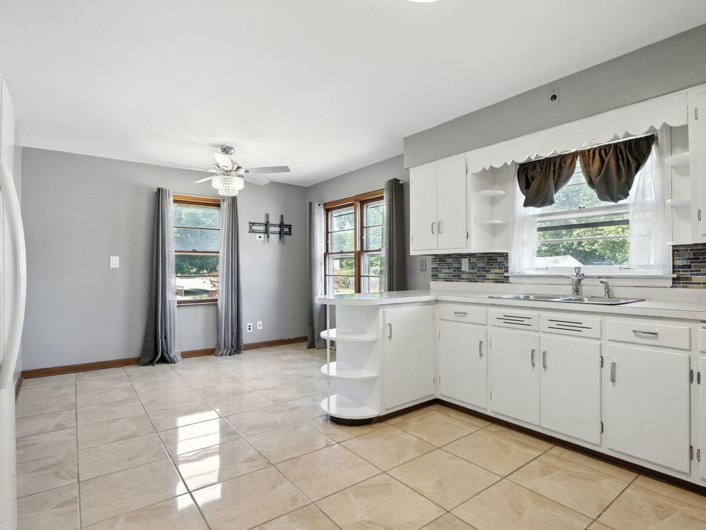 725 E 161st Street, South Holland, IL 60473