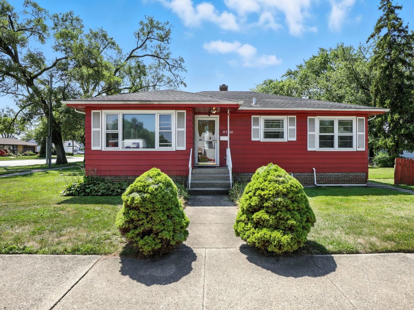 725 E 161st Street, South Holland, IL 60473