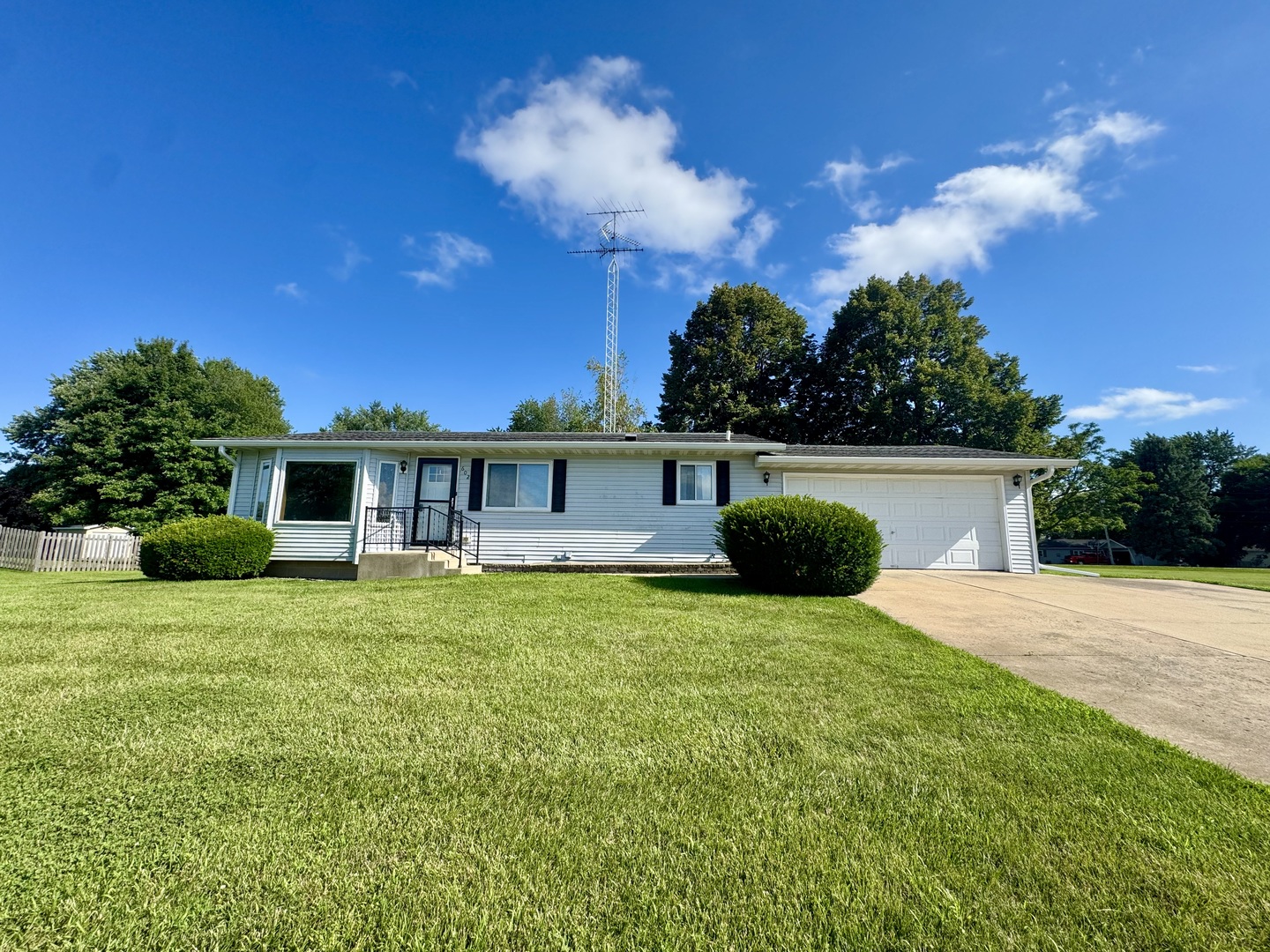 602 E Cherry Avenue, Cherry, IL 61317