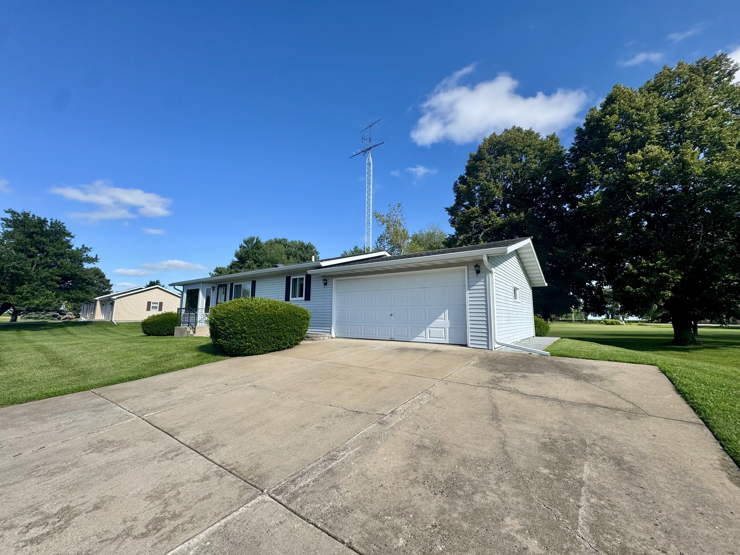 602 E Cherry Avenue, Cherry, IL 61317