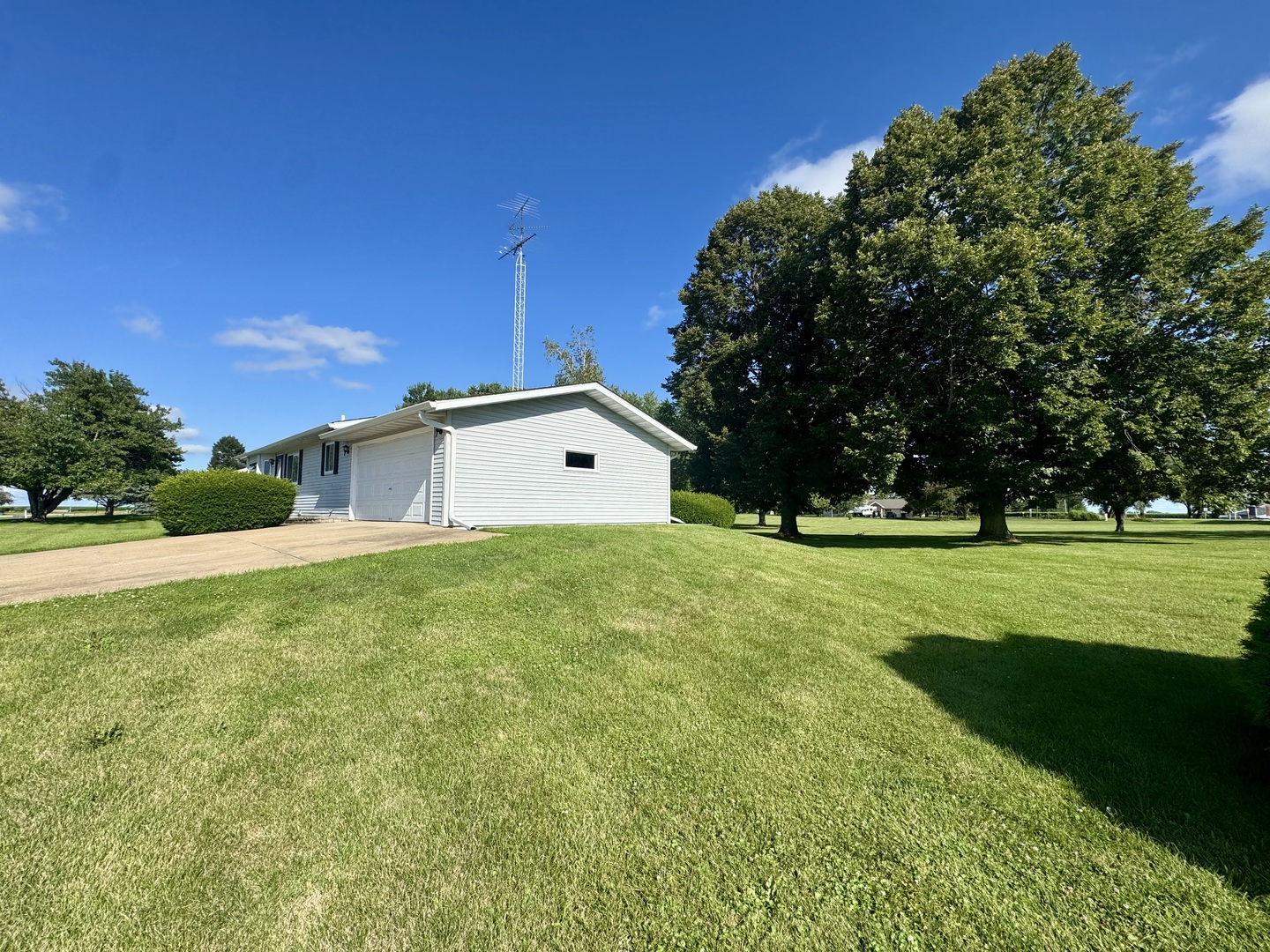 602 E Cherry Avenue, Cherry, IL 61317