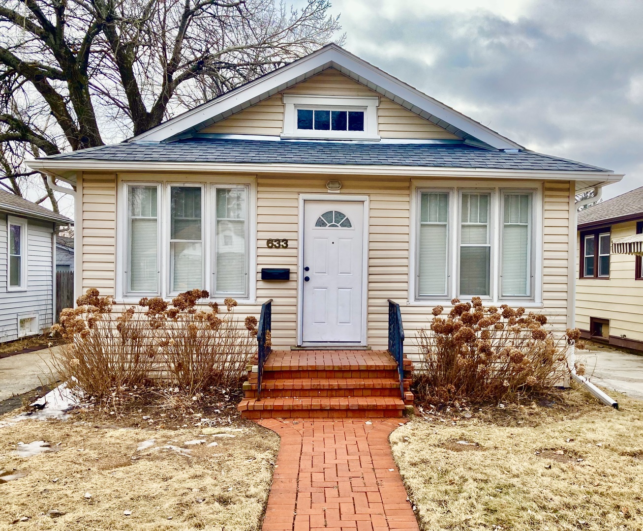 633 W Pacific Avenue, Waukegan, IL 60085