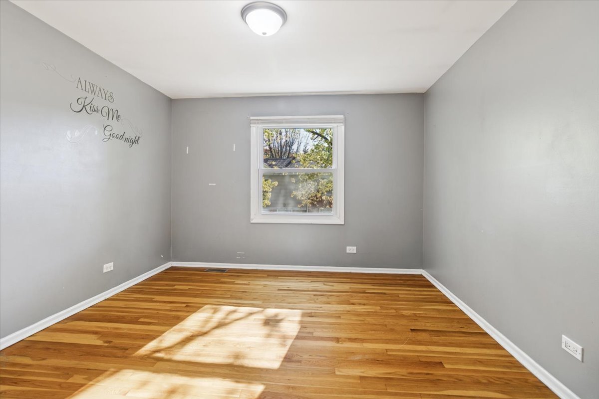 2074 Essex Court #2074, Streamwood, IL 60107