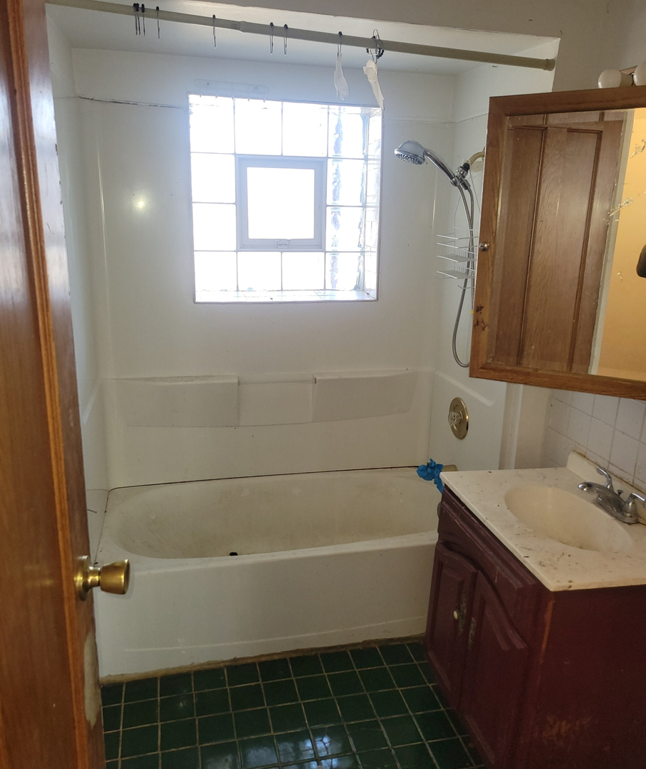 6207 S Damen Avenue, Chicago, IL 60636