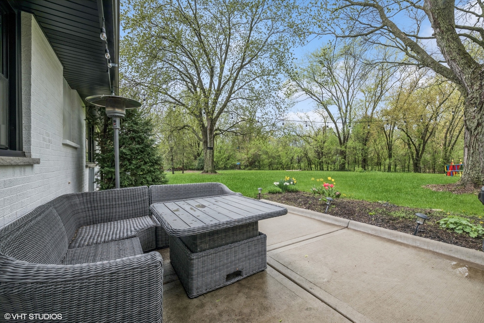 43 Lagoon Drive, Hawthorn Woods, IL 60047