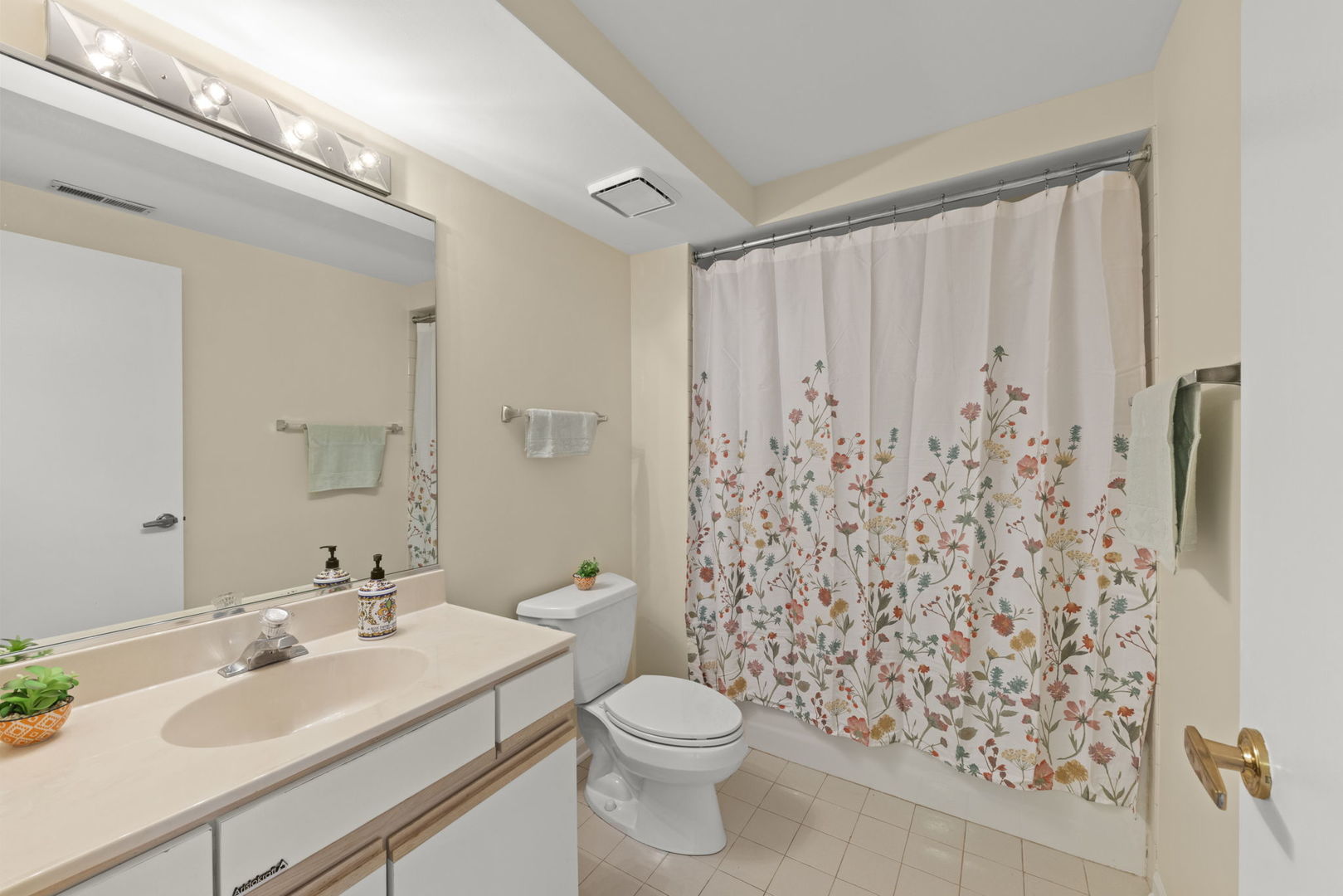 3525 S Cass Court #418, Oak Brook, IL 60523