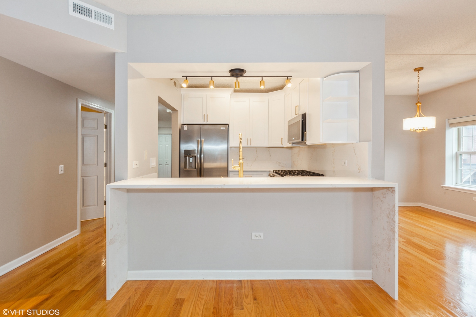200 N ADDISON Avenue #304, Elmhurst, IL 60126