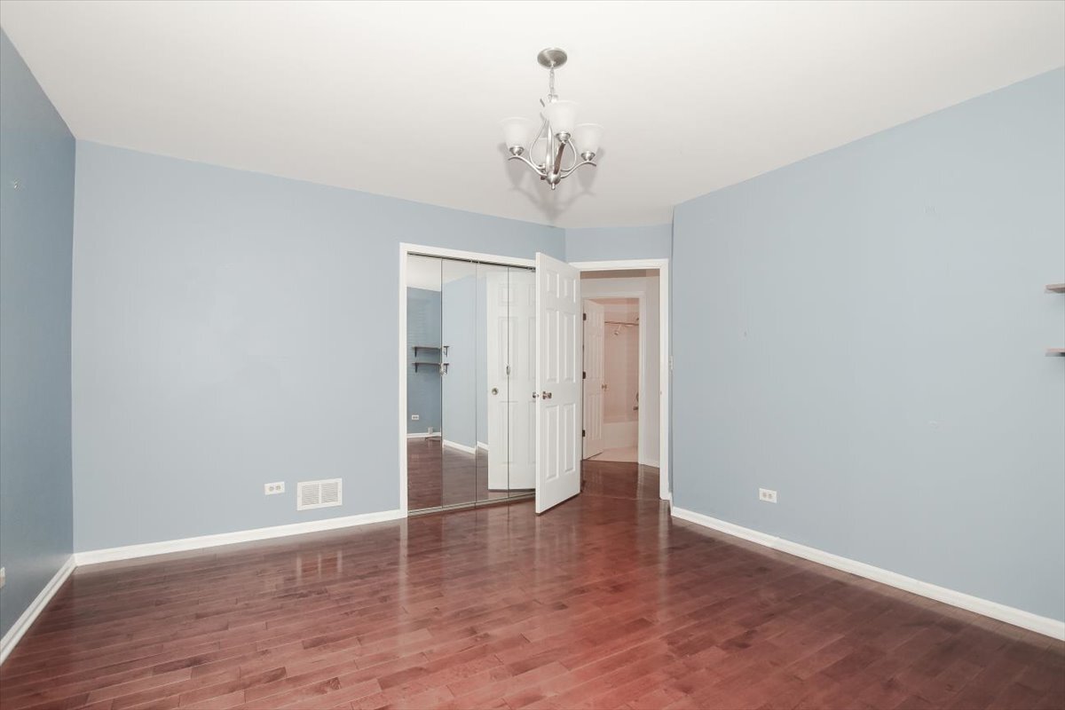 134 S Emerald Avenue, Mundelein, IL 60060