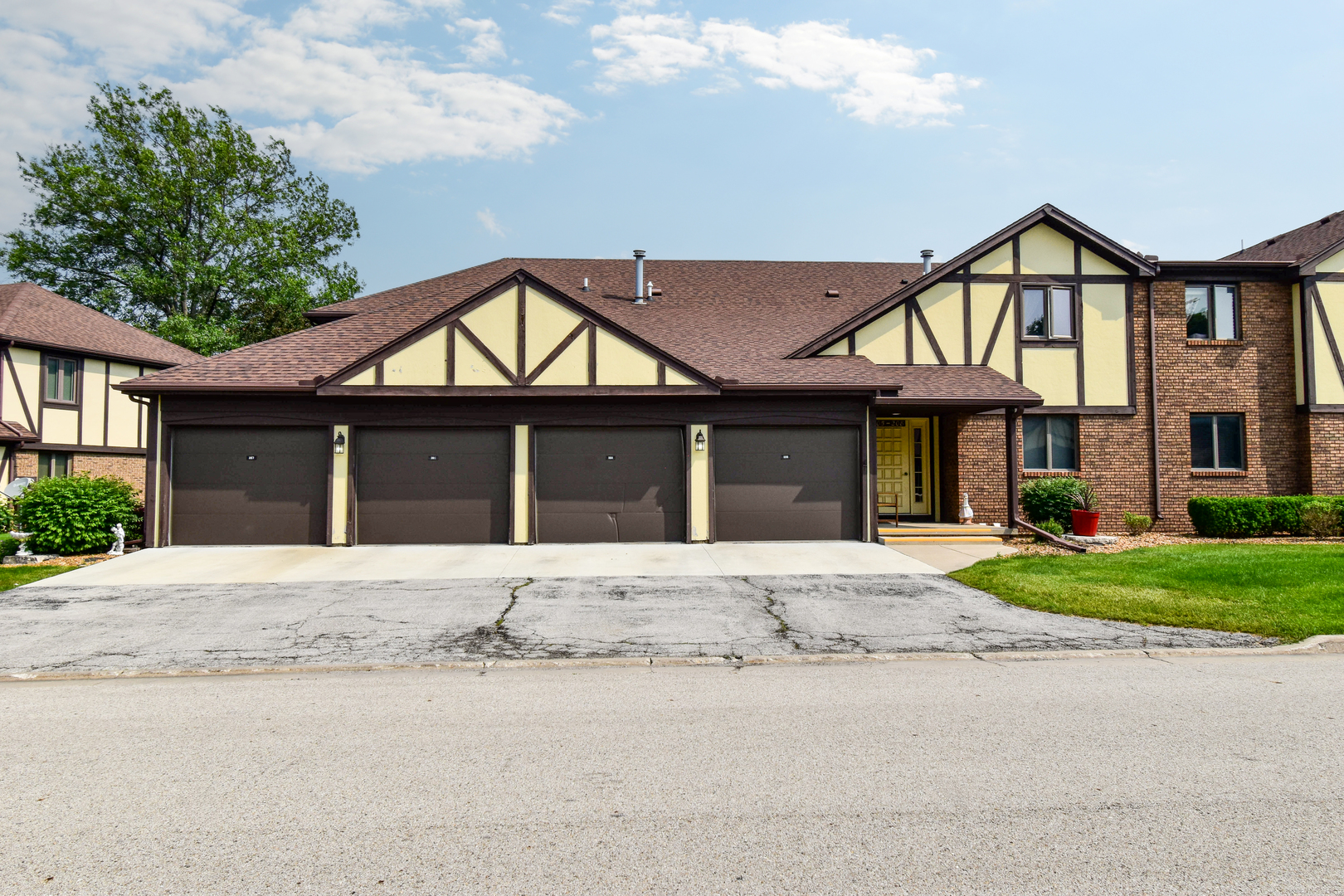 208 Carol Court #A2, Pontiac, IL 61764