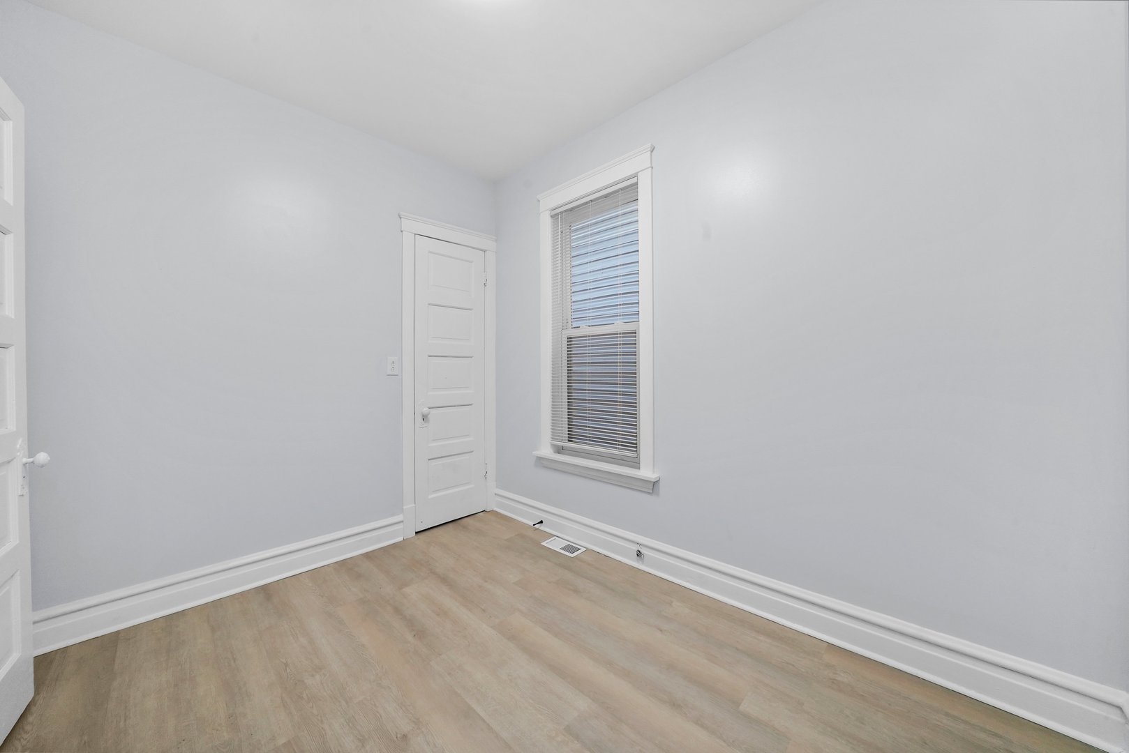 3323 N Central Park Avenue, Chicago, IL 60618
