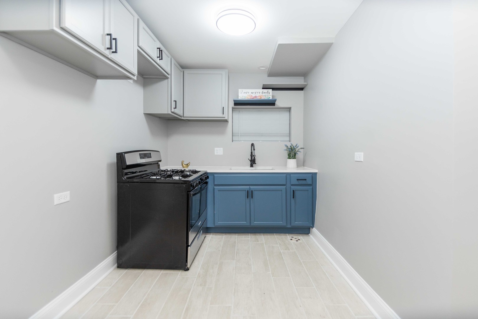 3323 N Central Park Avenue, Chicago, IL 60618