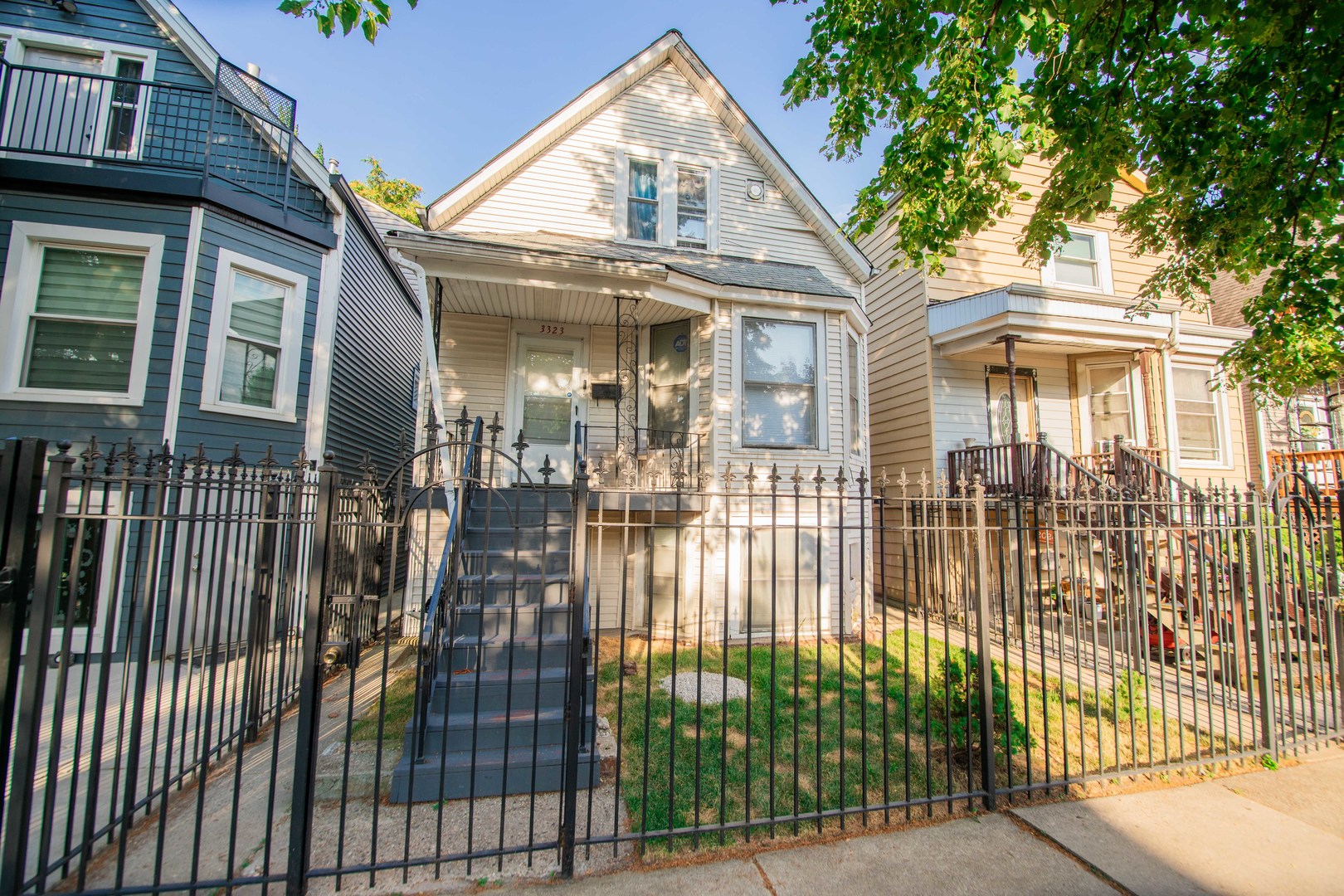 3323 N Central Park Avenue, Chicago, IL 60618