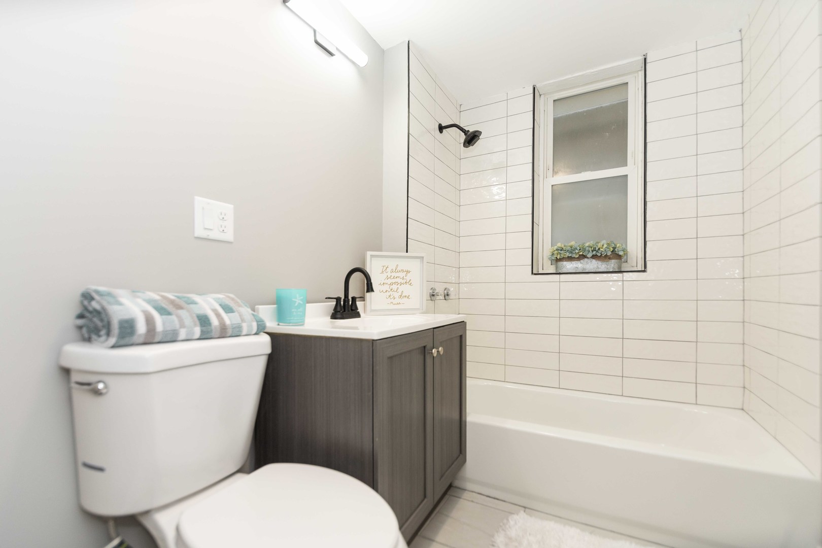 3323 N Central Park Avenue, Chicago, IL 60618