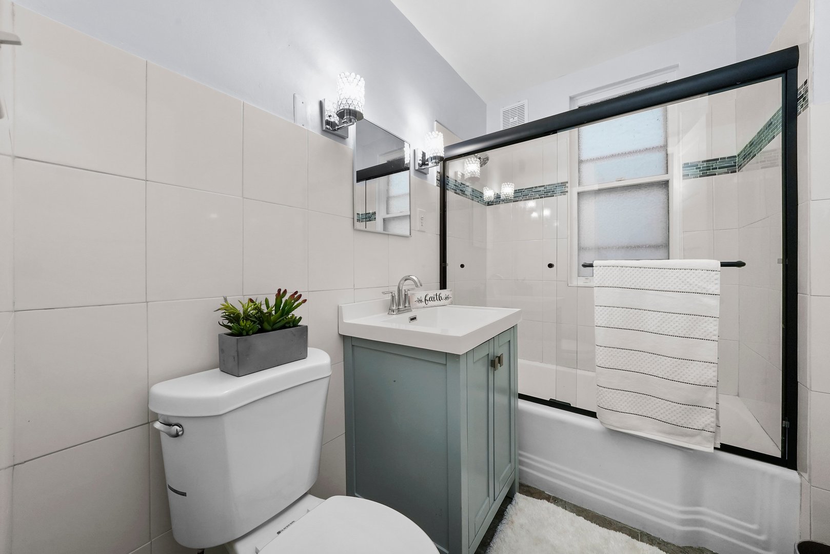 3323 N Central Park Avenue, Chicago, IL 60618