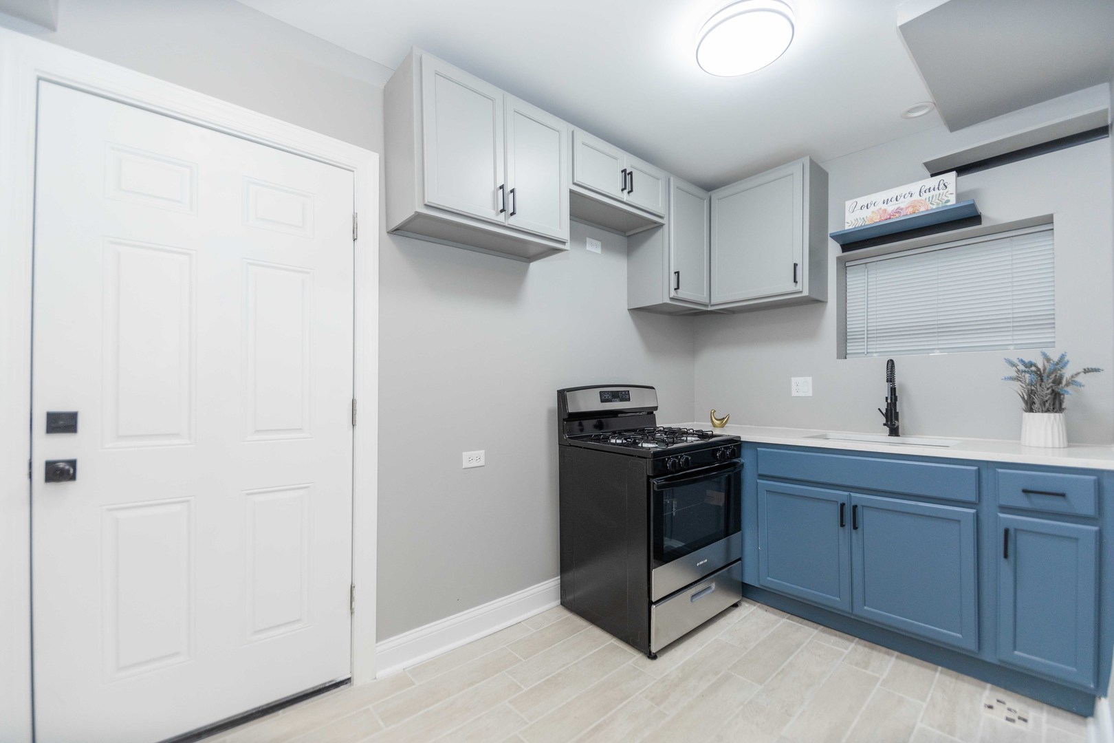 3323 N Central Park Avenue, Chicago, IL 60618