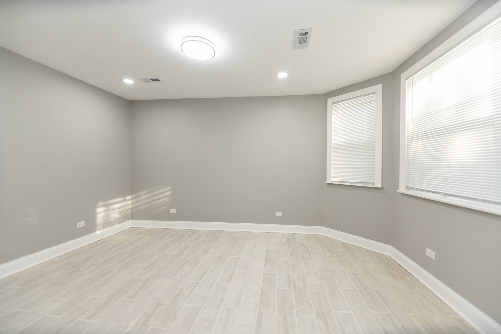 3323 N Central Park Avenue, Chicago, IL 60618