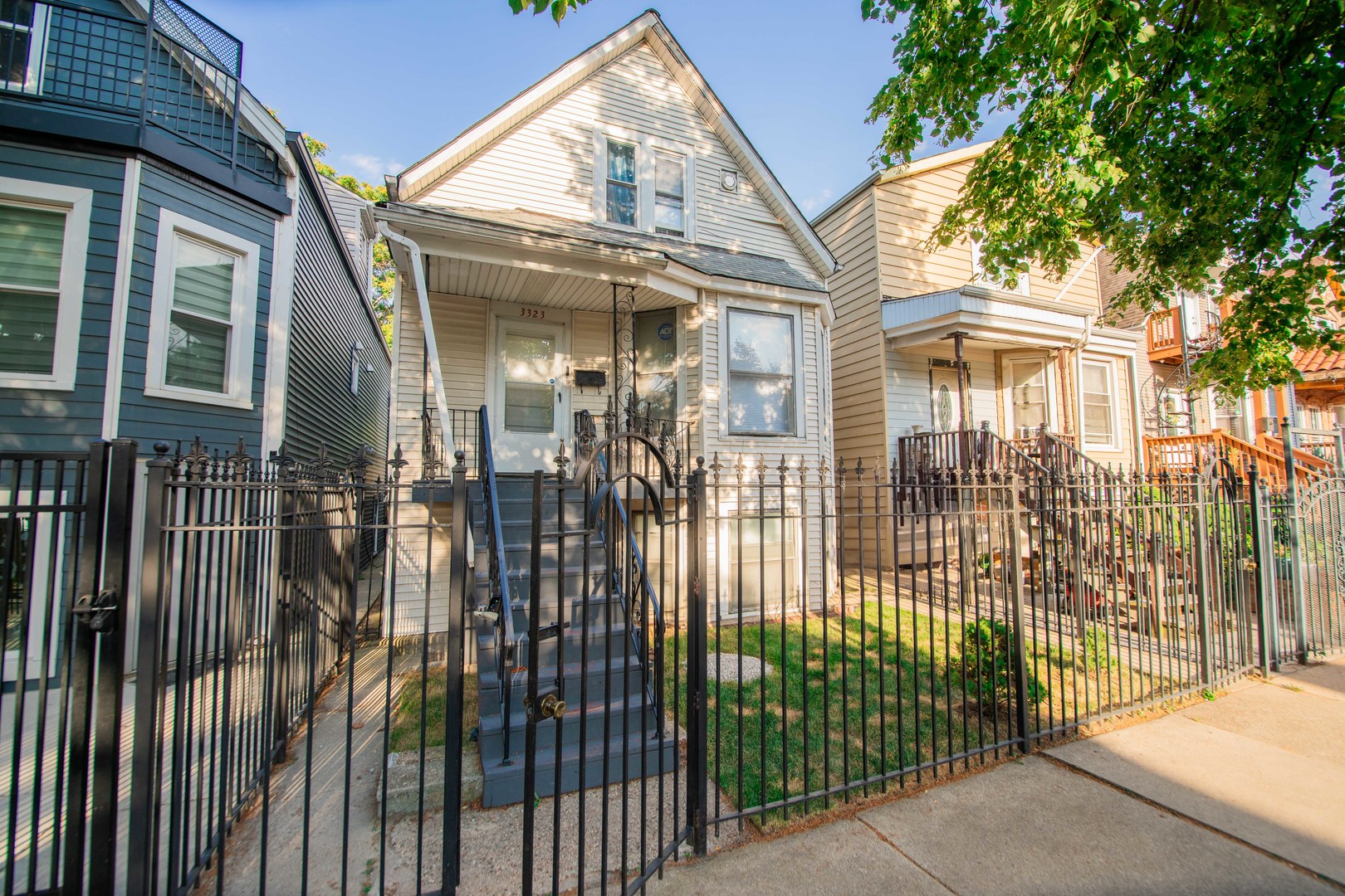 3323 N Central Park Avenue, Chicago, IL 60618