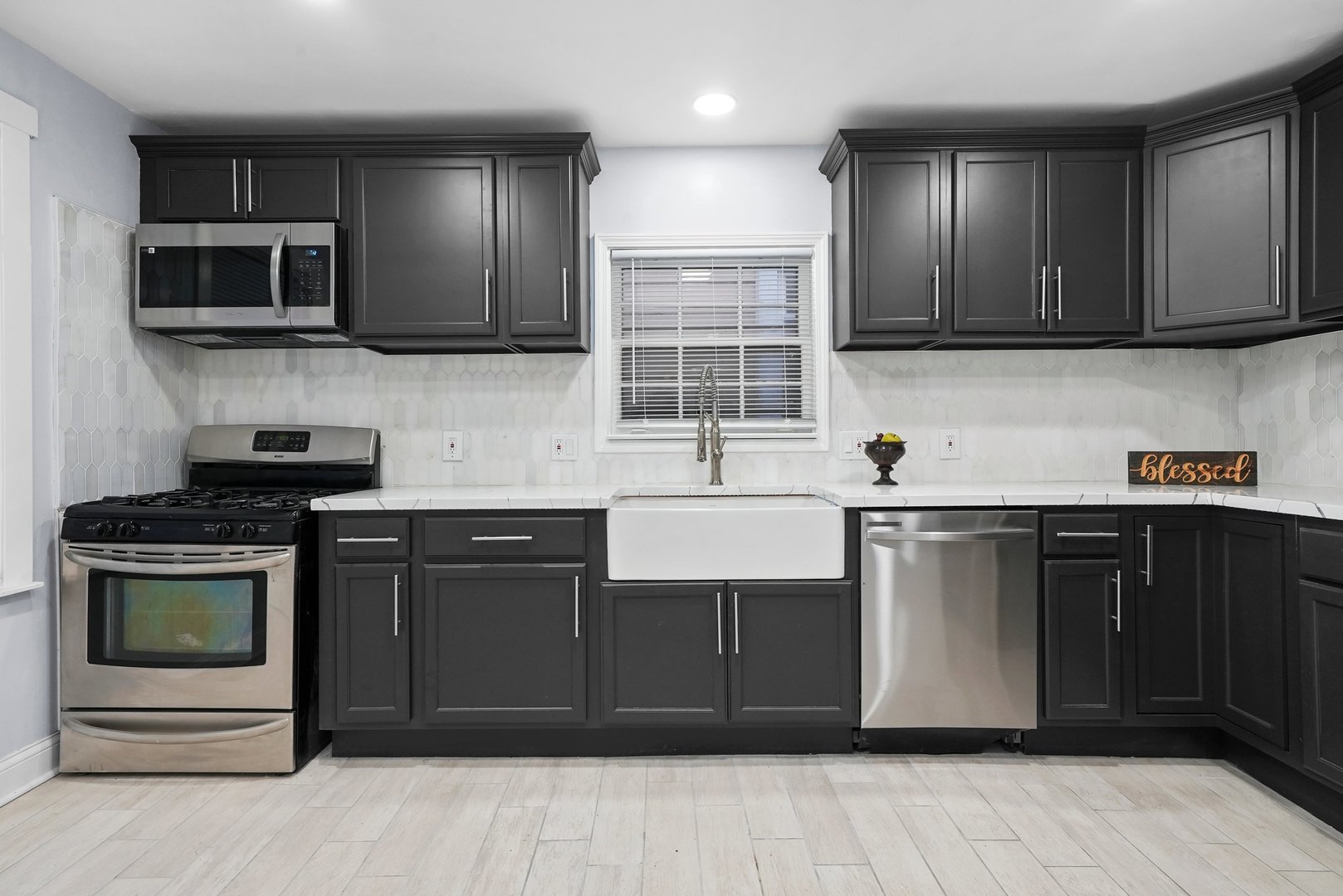 3323 N Central Park Avenue, Chicago, IL 60618