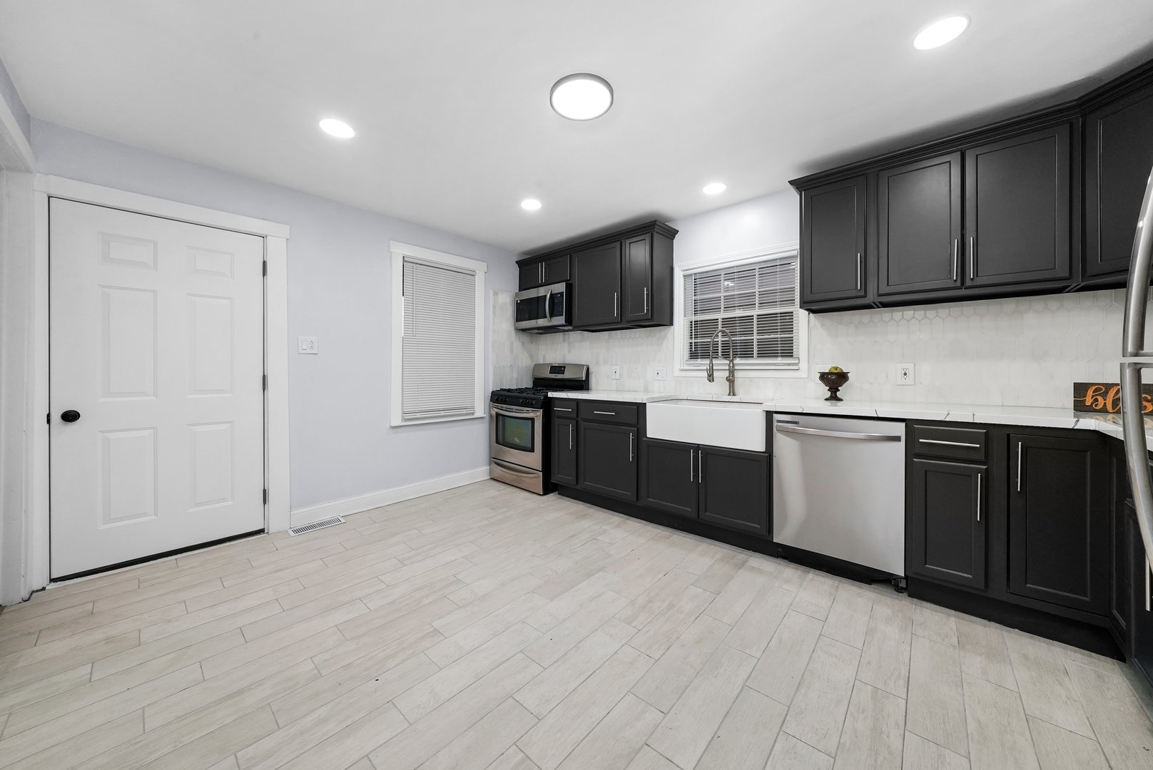 3323 N Central Park Avenue, Chicago, IL 60618