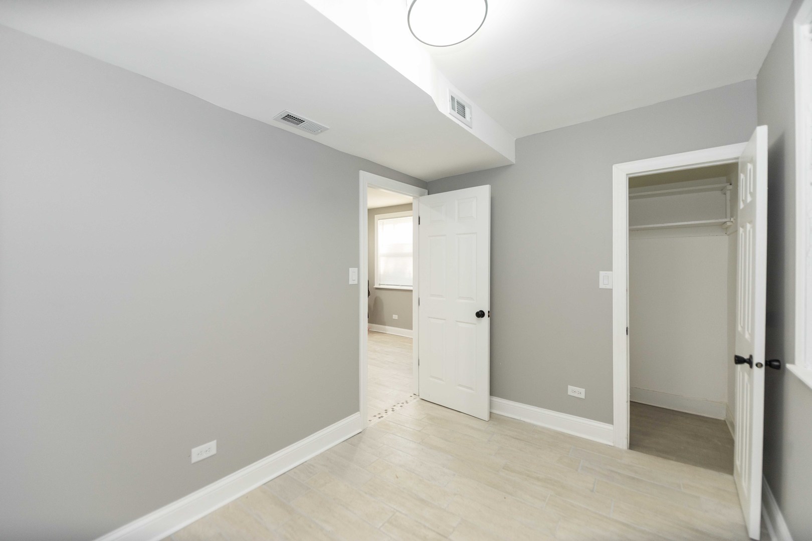 3323 N Central Park Avenue, Chicago, IL 60618