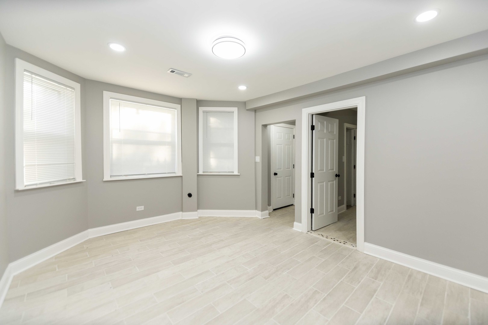 3323 N Central Park Avenue, Chicago, IL 60618