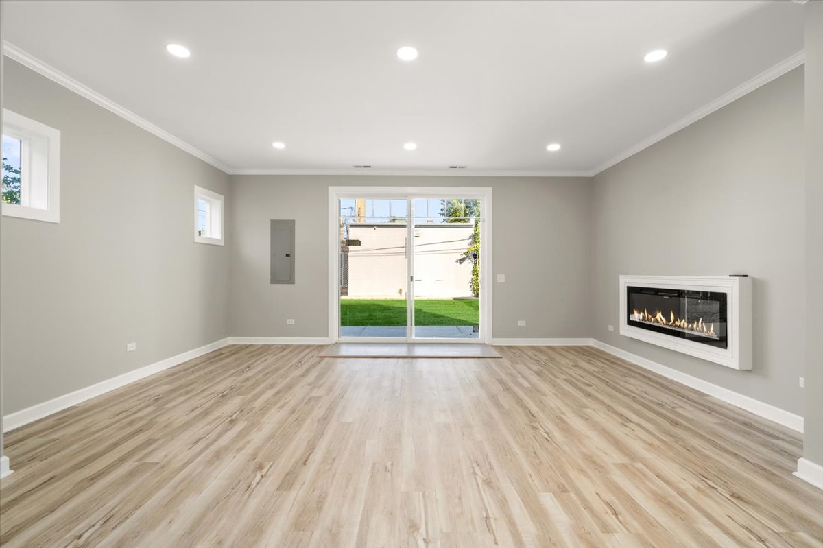 1411 S 6th Avenue, Maywood, IL 60153