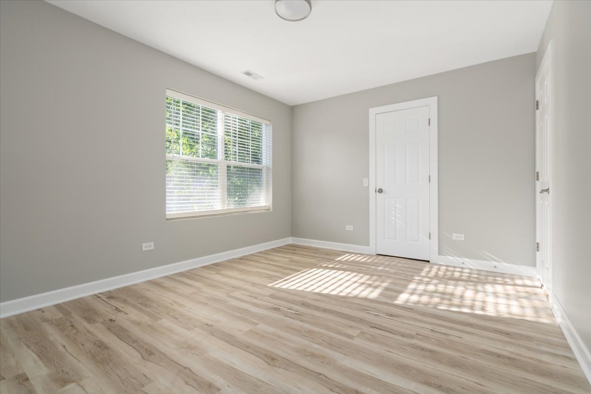 1411 S 6th Avenue, Maywood, IL 60153